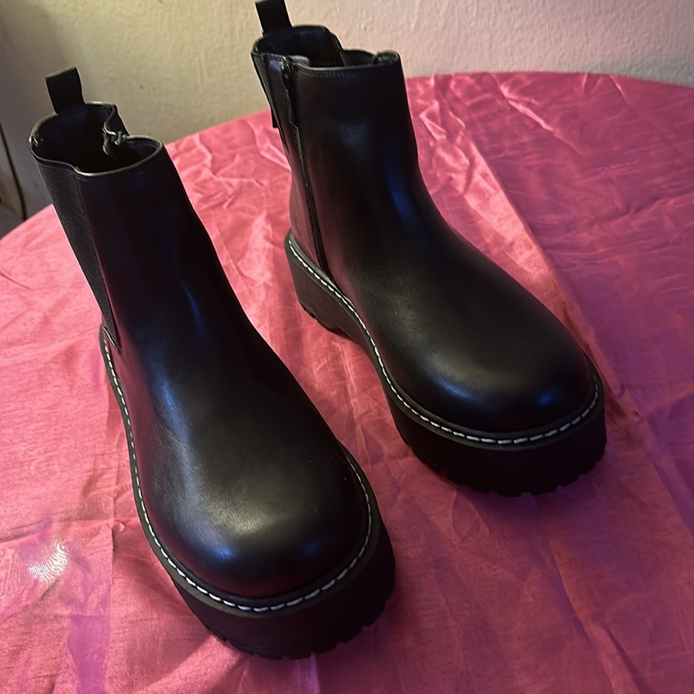 Chelsea boot - Picture 3 of 3